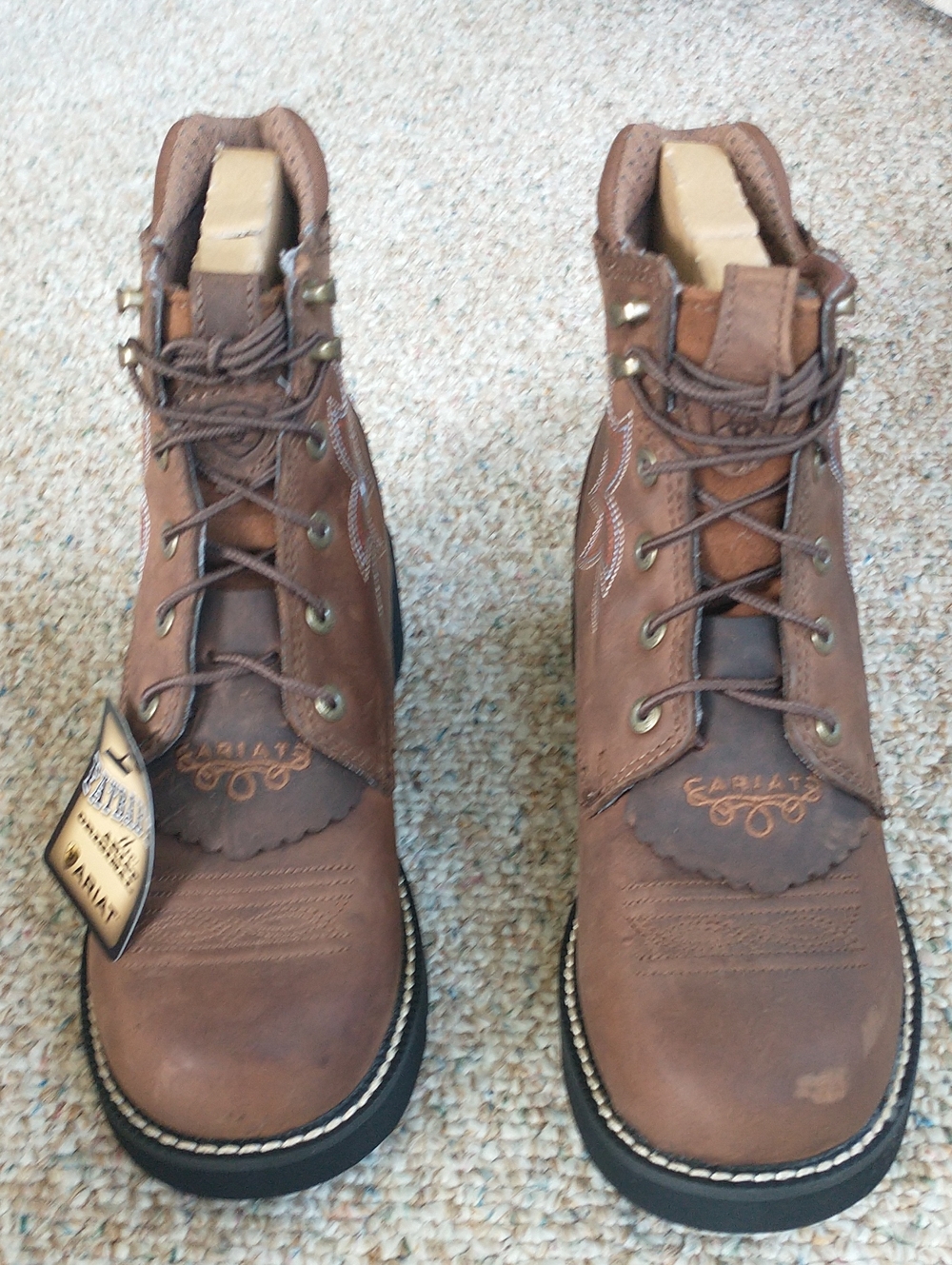 NIB Ariat Fat Baby Toe Embroidered Probably Lacer US 7.5B